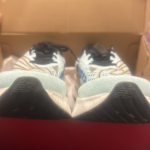 Sold- New Balance FuelCell RC Elite v2 “Pale Blue” - Picture 5 of 6